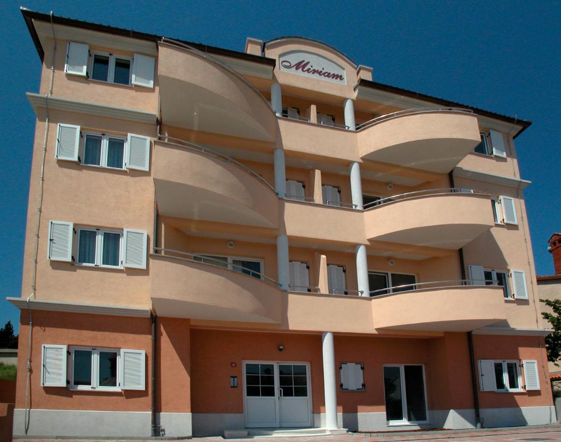Apartments Miriam Premantura Buitenkant foto